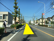 【直進】直進200m先左側。石窯パン工房アンジェラさん隣が当院です。